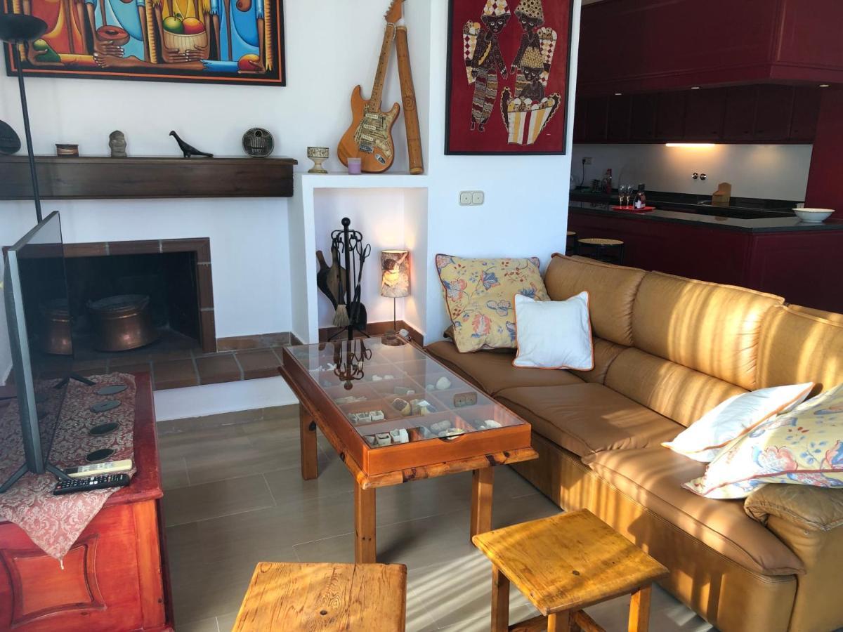 Loft Acogedor Con Terraza Y Parking En El Centro Apartment Huesca Ngoại thất bức ảnh