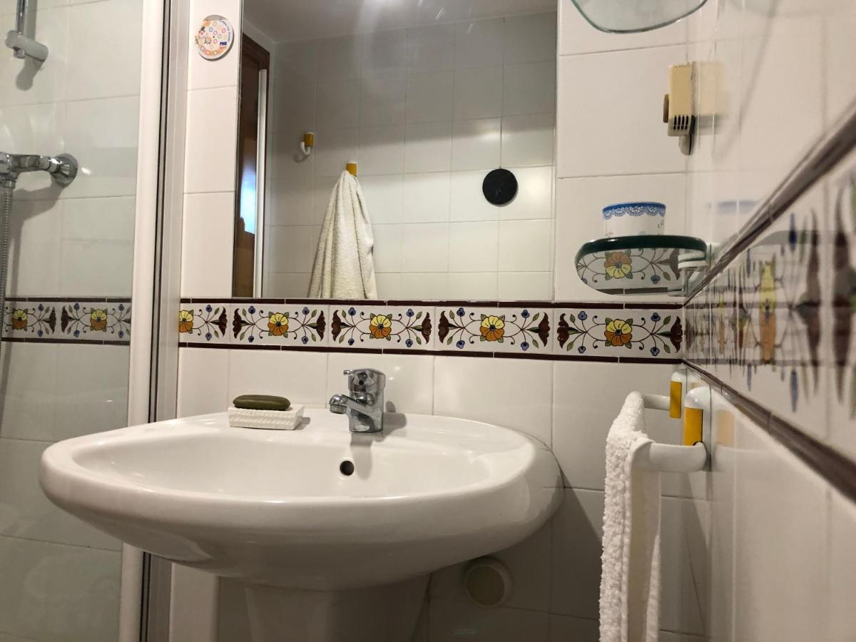 Loft Acogedor Con Terraza Y Parking En El Centro Apartment Huesca Ngoại thất bức ảnh